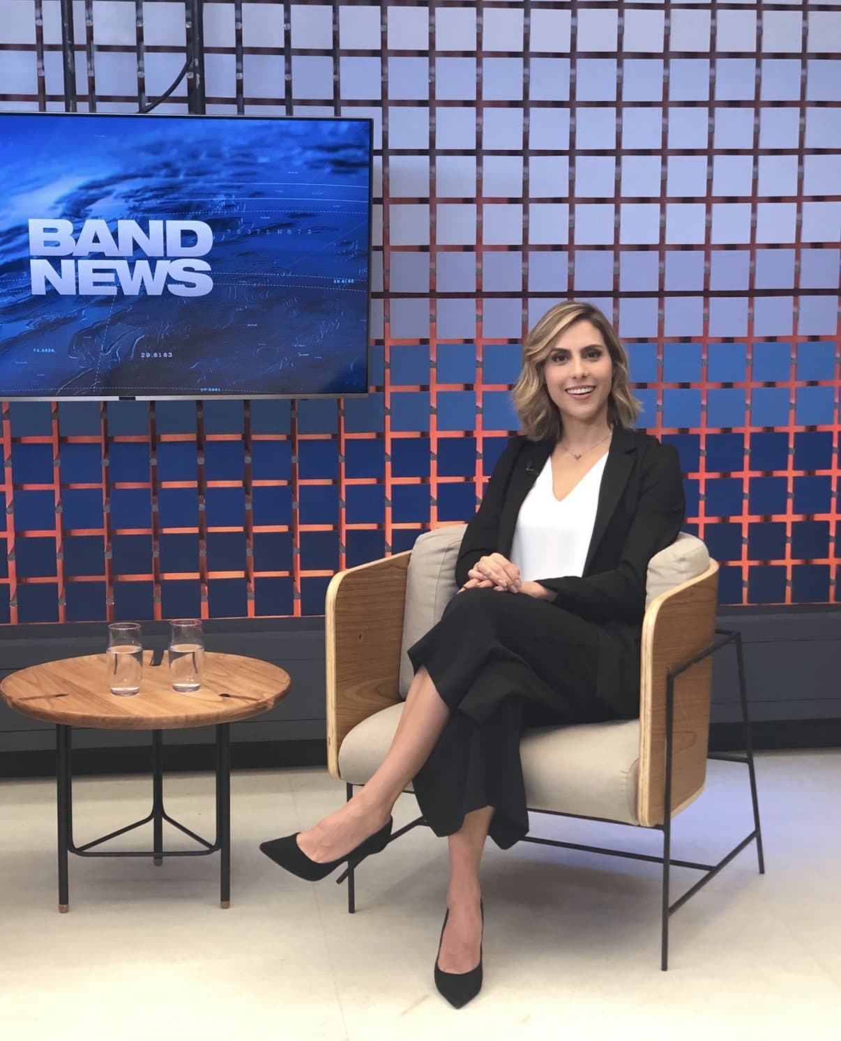 Xanda Fogaça no estúdio da BandNews, em 2019